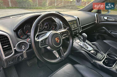 Внедорожник / Кроссовер Porsche Cayenne 2015 в 