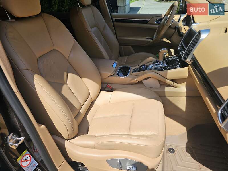 Внедорожник / Кроссовер Porsche Cayenne 2013 в Черкассах