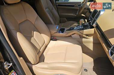 Позашляховик / Кросовер Porsche Cayenne 2013 в 