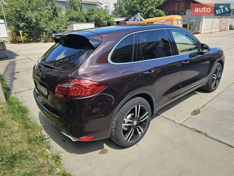 Внедорожник / Кроссовер Porsche Cayenne 2013 в Черкассах