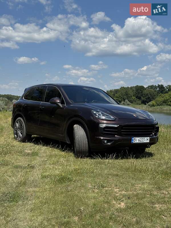 Внедорожник / Кроссовер Porsche Cayenne 2016 в Лохвице