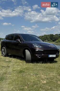 Внедорожник / Кроссовер Porsche Cayenne 2016 в 
