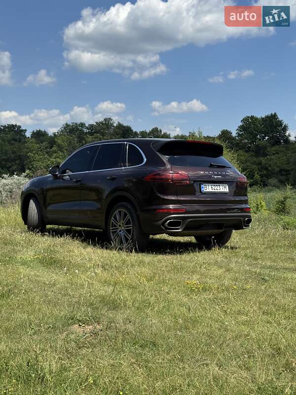 Внедорожник / Кроссовер Porsche Cayenne 2016 в Лохвице