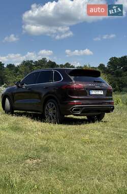 Внедорожник / Кроссовер Porsche Cayenne 2016 в 