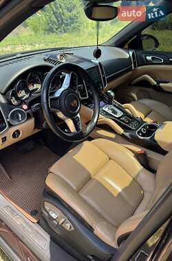 Внедорожник / Кроссовер Porsche Cayenne 2016 в 