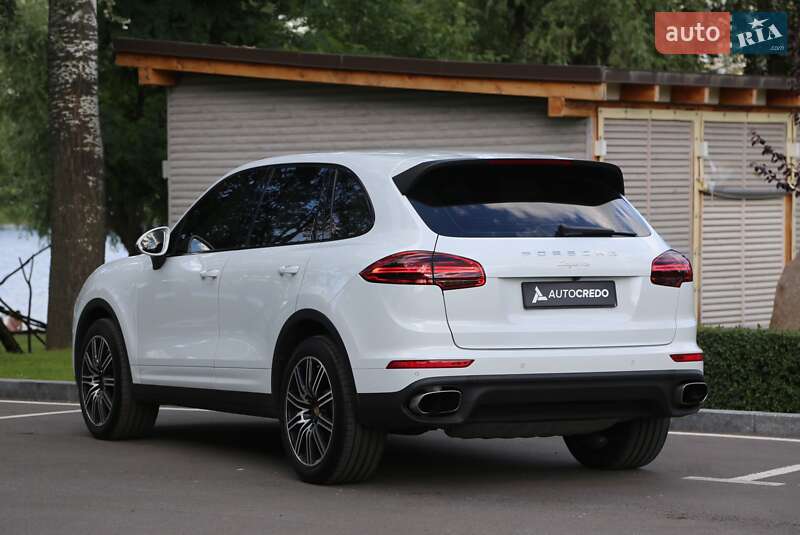 Внедорожник / Кроссовер Porsche Cayenne 2016 в Киеве