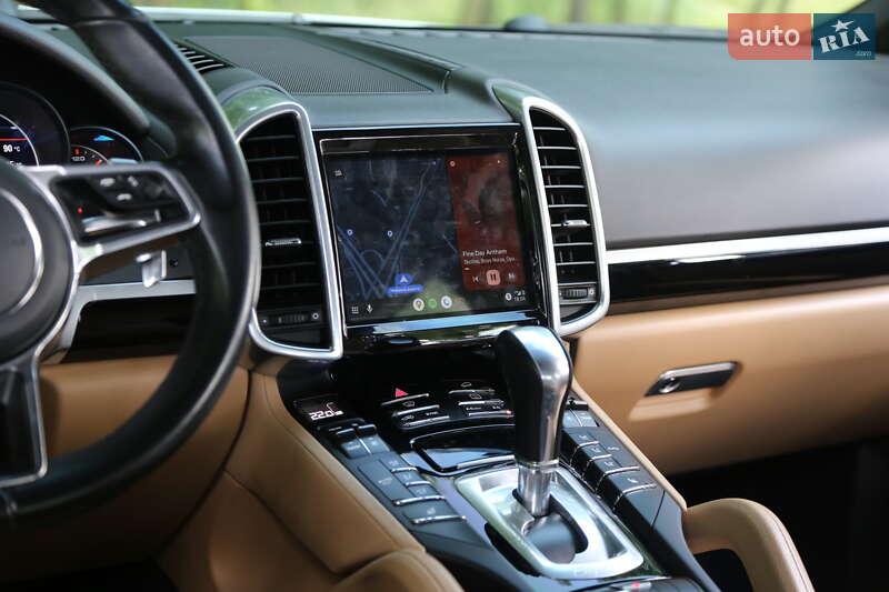 Внедорожник / Кроссовер Porsche Cayenne 2016 в Киеве