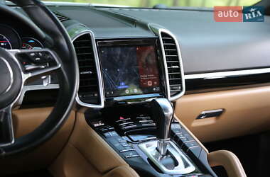 Внедорожник / Кроссовер Porsche Cayenne 2016 в 