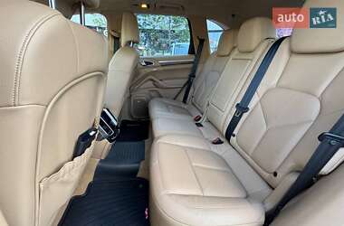 Внедорожник / Кроссовер Porsche Cayenne 2010 в 