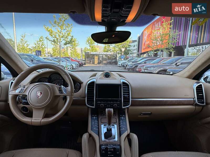 Позашляховик / Кросовер Porsche Cayenne 2010 в Києві