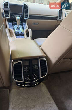 Внедорожник / Кроссовер Porsche Cayenne 2011 в 