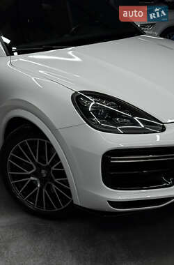 Внедорожник / Кроссовер Porsche Cayenne 2018 в 