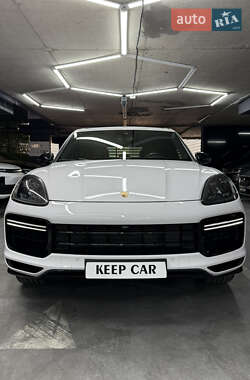 Внедорожник / Кроссовер Porsche Cayenne 2018 в 