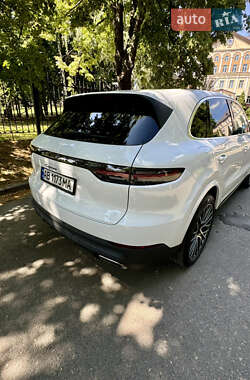 Позашляховик / Кросовер Porsche Cayenne 2019 в 