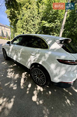 Позашляховик / Кросовер Porsche Cayenne 2019 в 