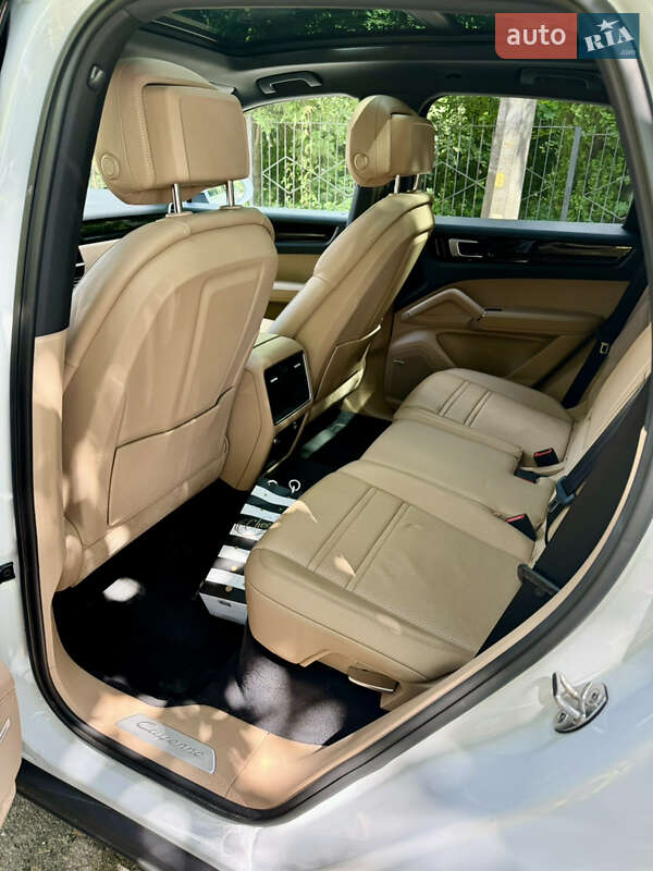 Позашляховик / Кросовер Porsche Cayenne 2019 в Києві