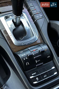 Позашляховик / Кросовер Porsche Cayenne 2013 в 