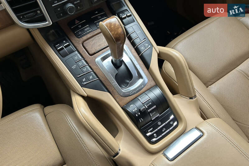 Позашляховик / Кросовер Porsche Cayenne 2011 в Києві