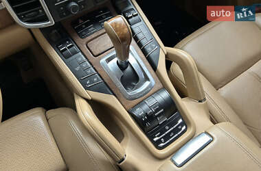 Внедорожник / Кроссовер Porsche Cayenne 2011 в 