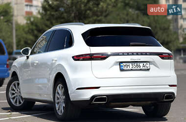 Внедорожник / Кроссовер Porsche Cayenne 2017 в 