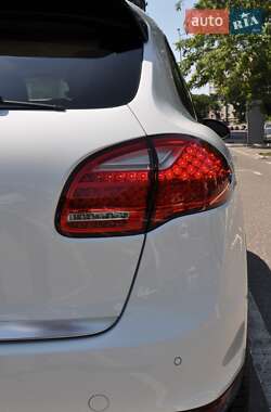 Внедорожник / Кроссовер Porsche Cayenne 2012 в 