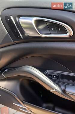 Позашляховик / Кросовер Porsche Cayenne 2014 в 