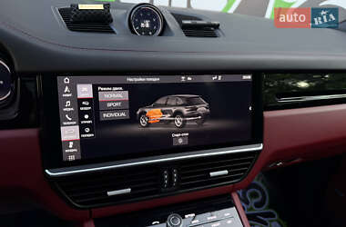 Позашляховик / Кросовер Porsche Cayenne 2019 в 