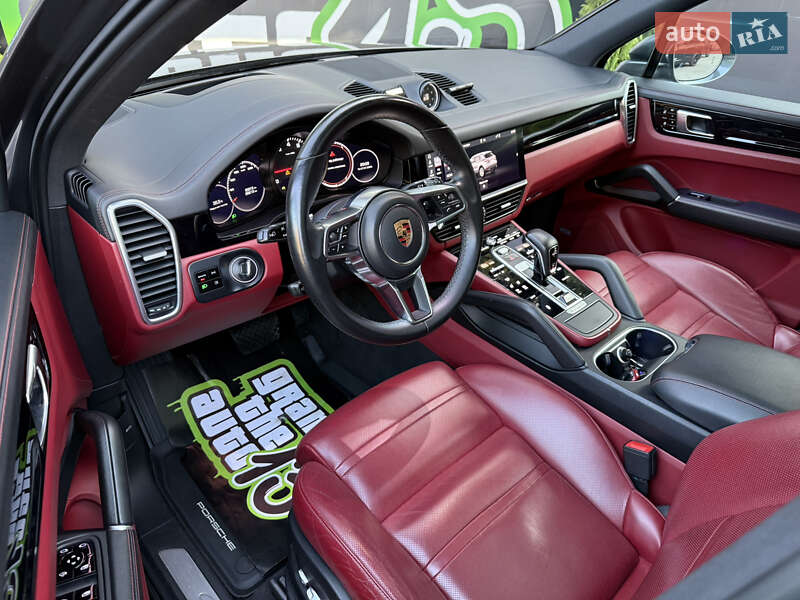Внедорожник / Кроссовер Porsche Cayenne 2019 в Киеве