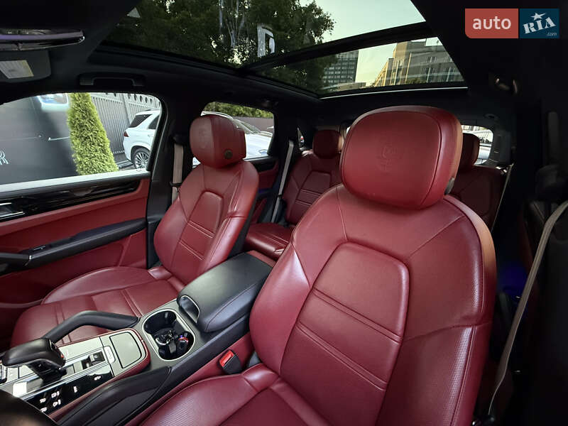 Внедорожник / Кроссовер Porsche Cayenne 2019 в Киеве
