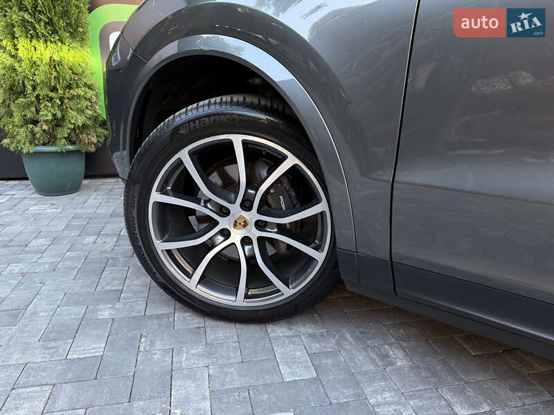 Внедорожник / Кроссовер Porsche Cayenne 2019 в Киеве
