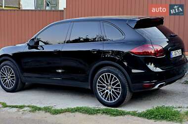 Позашляховик / Кросовер Porsche Cayenne 2011 в 