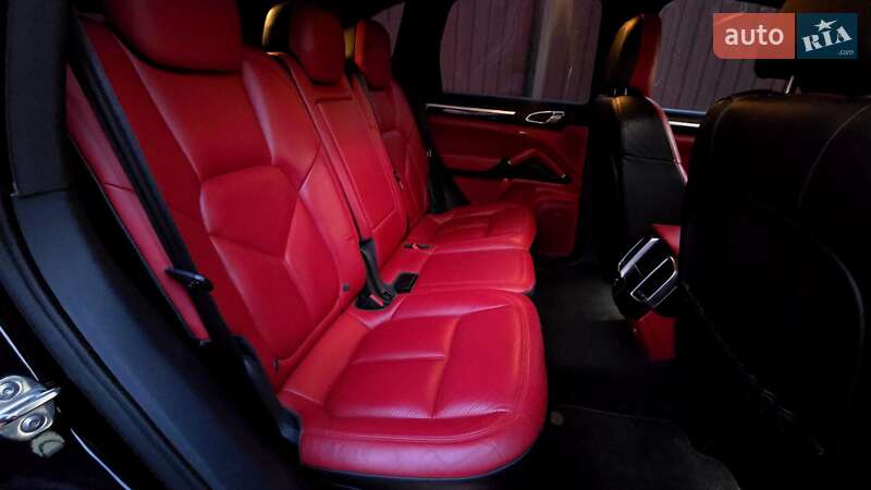 Внедорожник / Кроссовер Porsche Cayenne 2011 в Полтаве