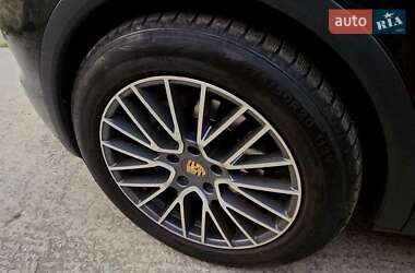 Позашляховик / Кросовер Porsche Cayenne 2011 в 
