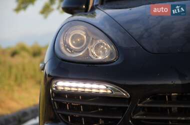 Позашляховик / Кросовер Porsche Cayenne 2011 в 
