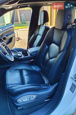 Внедорожник / Кроссовер Porsche Cayenne 2016 в 