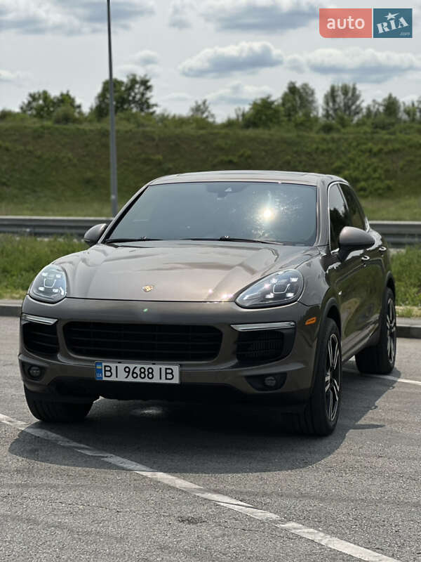 Внедорожник / Кроссовер Porsche Cayenne 2015 в Полтаве