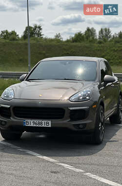 Внедорожник / Кроссовер Porsche Cayenne 2015 в 