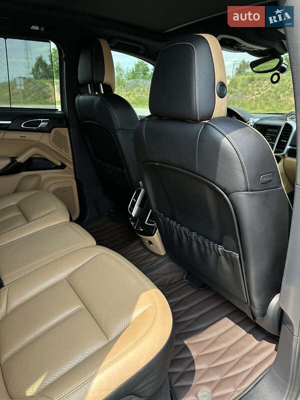 Внедорожник / Кроссовер Porsche Cayenne 2015 в Полтаве