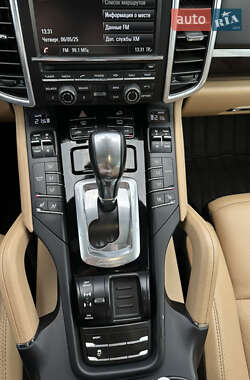 Внедорожник / Кроссовер Porsche Cayenne 2015 в 