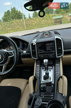 Внедорожник / Кроссовер Porsche Cayenne 2015 в 