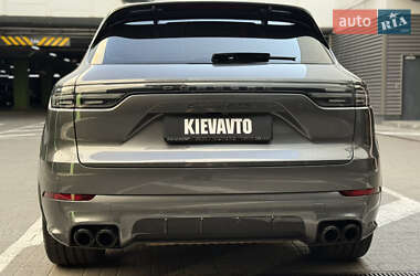 Позашляховик / Кросовер Porsche Cayenne 2022 в 