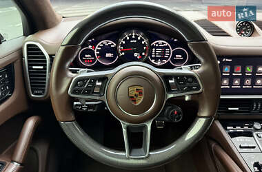 Позашляховик / Кросовер Porsche Cayenne 2022 в 