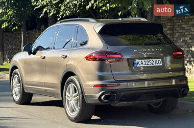 Позашляховик / Кросовер Porsche Cayenne 2015 в 