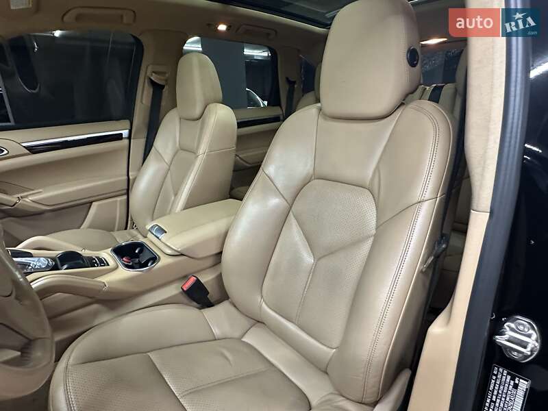 Позашляховик / Кросовер Porsche Cayenne 2014 в Харкові