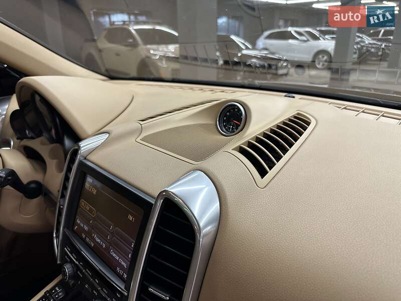 Позашляховик / Кросовер Porsche Cayenne 2014 в Харкові