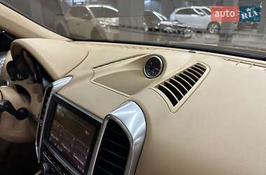 Внедорожник / Кроссовер Porsche Cayenne 2014 в 