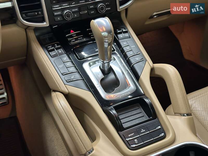Позашляховик / Кросовер Porsche Cayenne 2014 в Харкові