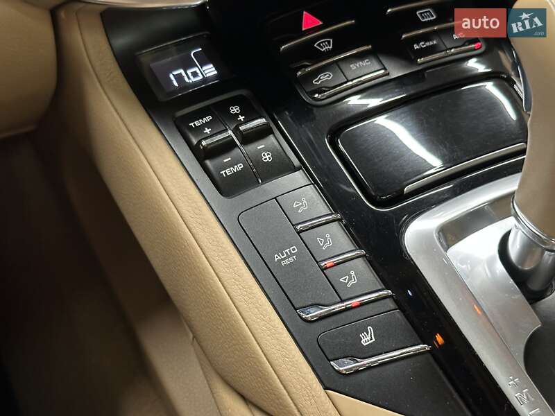 Позашляховик / Кросовер Porsche Cayenne 2014 в Харкові