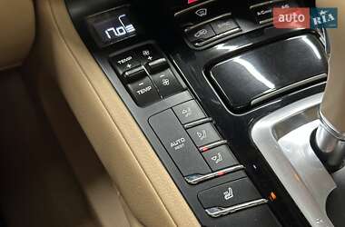 Внедорожник / Кроссовер Porsche Cayenne 2014 в 