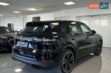 Позашляховик / Кросовер Porsche Cayenne 2022 в 